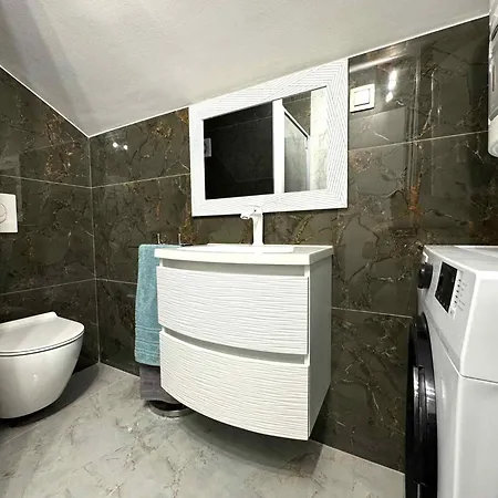 In 51054 Jadranovo