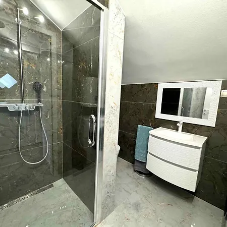 In 51054 Apartment *