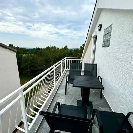 In 51054 Jadranovo
